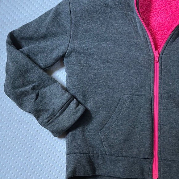 (Sold)Girls Puma Hoodie - Picture 4 of 8